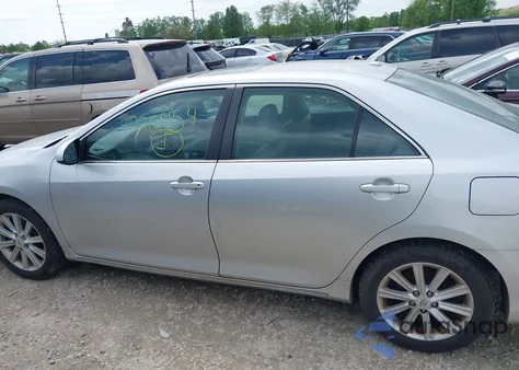 2012 Toyota Camry Xle z USA, uszkodzony, nr VIN 4T4BF1FK1CR213172